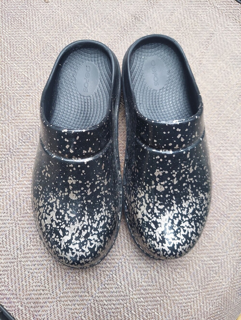 OOFAS CLOGS